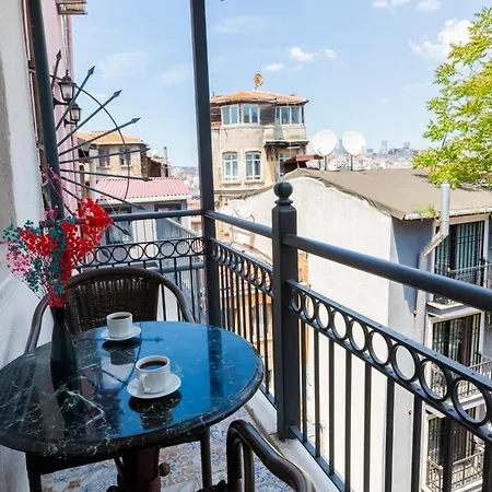 Mai Inci Pera * Provincia di Istanbul